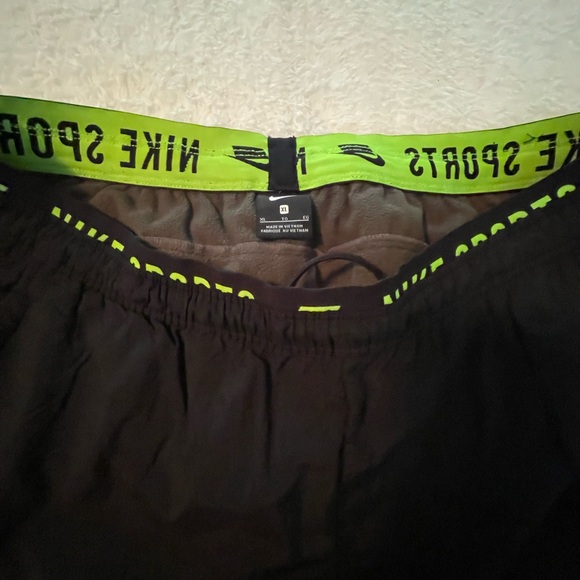 Nike track pants windbreaker material never worn size XL - Picture 2 of 5